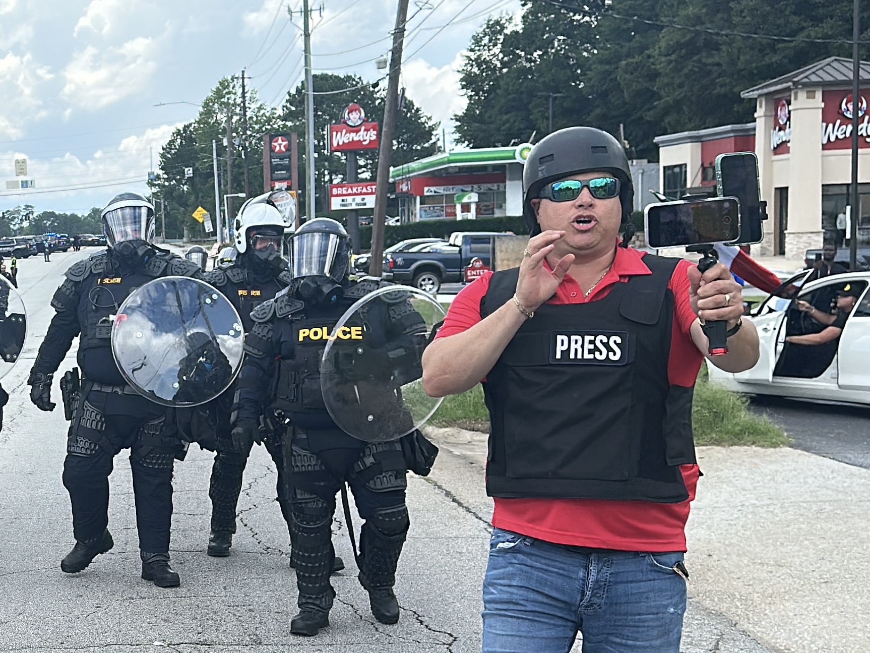 SUA: Poliția a arestat un jurnalist salvadorian la un protest. El va fi predat ICE și riscă deportarea