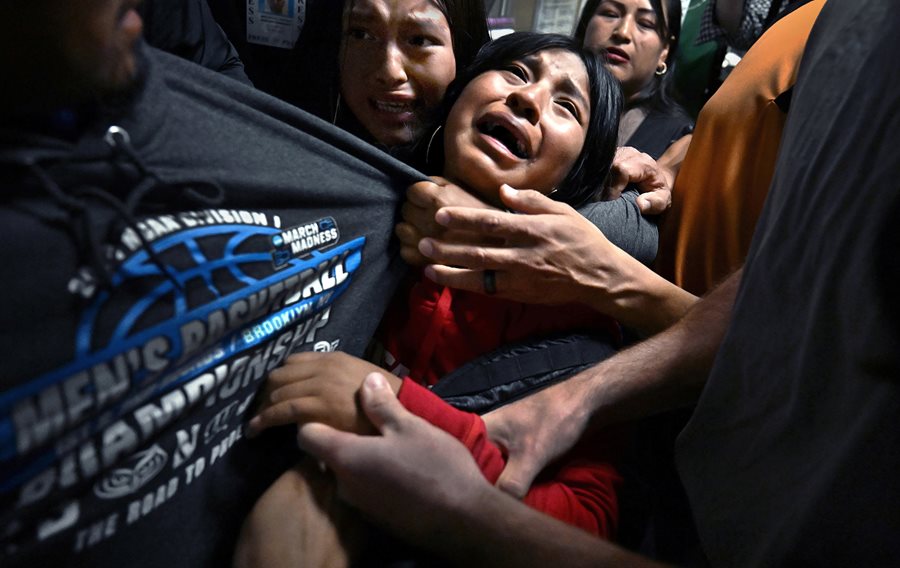 Cele mai importante imagini ale anului, la București. Expoziția World Press Photo 2026 s-a deschis în Piața Universității