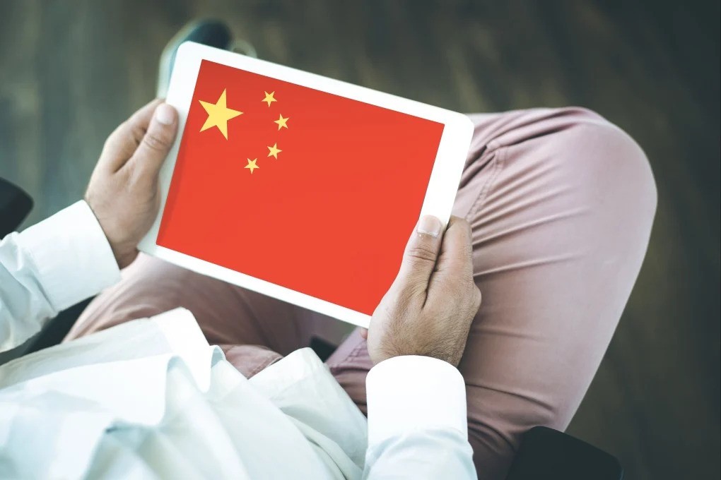 China își crește influența în Grecia prin intermediul influencerilor